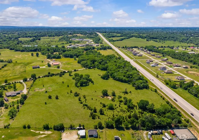 Photo 3 of Sale Pending at 22 S 326th Eastavenue, Coweta, OK 74429 | MLS# 2618140 | Listing updated on 2026-09-20