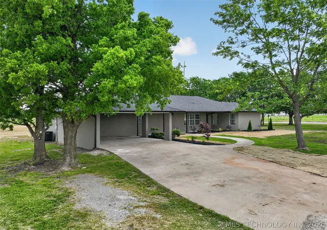 Photo 4 of Single family home for sale at 2025 NE 5th Street, Pryor, OK 74361 | MLS# 2618338 | Listing updated on 2026-09-11
