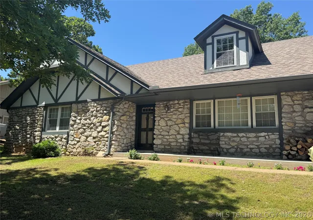 Photo 2 of Single family home for sale at 909 Bayshore Dr, Sand Springs, OK 74063 | MLS# 2618406 | Listing updated on 2026-09-15