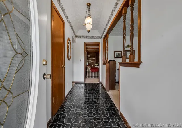 Photo 4 of Sale Pending at 212 N Will Rogers Loop W, Oologah, OK 74053 | MLS# 2618493 | Listing updated on 2026-09-04