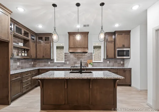 Photo 2 of Single family home for sale at 1218 N Elder Ave, Broken Arrow, OK 74012 | MLS# 2618788 | Listing updated on 2026-10-05