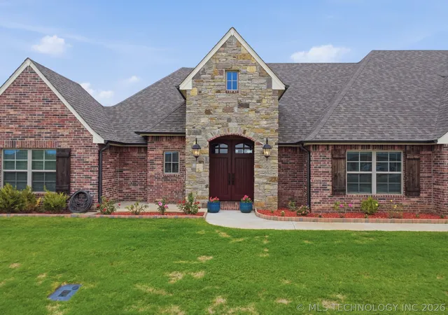 Photo 3 of Single family home for sale at 8307 E 107th Street, Owasso, OK 74055 | MLS# 2618755 | Listing updated on 2026-08-31