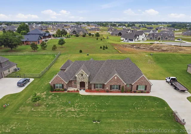 Photo 4 of Single family home for sale at 8307 E 107th Street, Owasso, OK 74055 | MLS# 2618755 | Listing updated on 2026-08-31