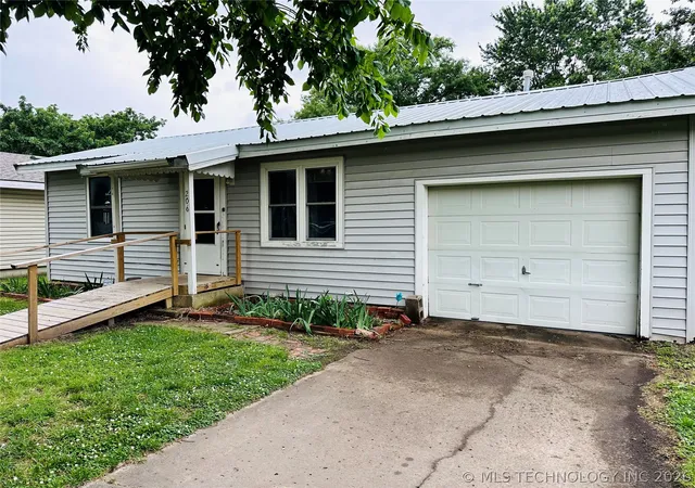 Photo 2 of Sale Pending at 206 S Ora St, Pryor, OK 74361 | MLS# 2618507 | Listing updated on 2026-09-10