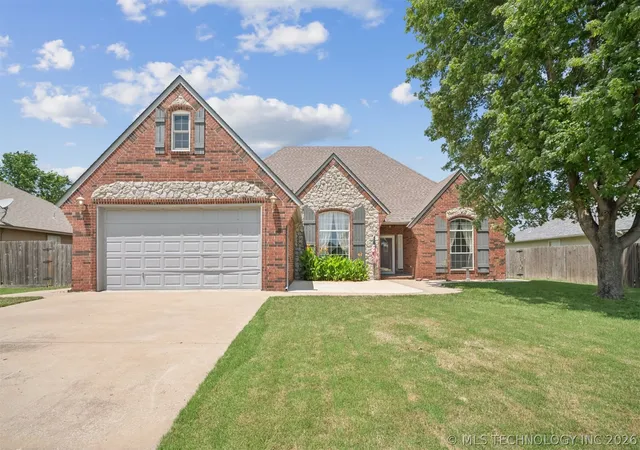 Photo 1 of Single family home for sale at 8037 Vintage Tr Dr, Claremore, OK 74019 | MLS# 2618971 | Listing updated on 2026-09-14