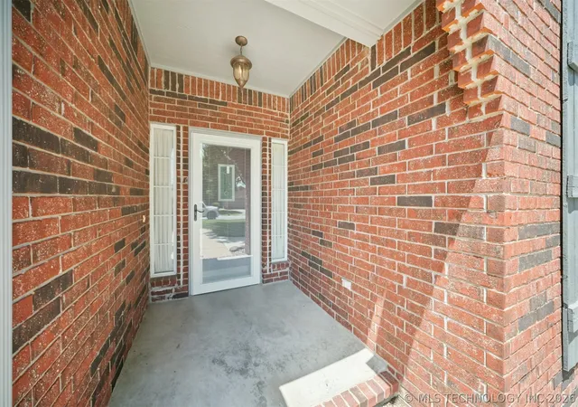 Photo 4 of Single family home for sale at 8037 Vintage Tr Dr, Claremore, OK 74019 | MLS# 2618971 | Listing updated on 2026-09-14
