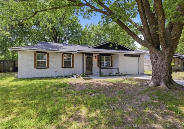 Photo 1 of Sale Pending at 13826 S Elm Ave, Glenpool, OK 74033 | MLS# 2618982 | Listing updated on 2026-08-31