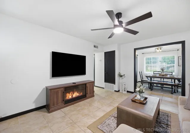 Photo 3 of Sale Pending at 13826 S Elm Ave, Glenpool, OK 74033 | MLS# 2618982 | Listing updated on 2026-08-31