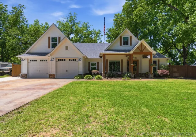 Photo 1 of Single family home for sale at 893 N East, Eufaula, OK 74432 | MLS# 2617774 | Listing updated on 2026-09-04