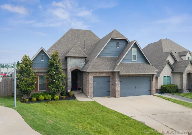 Photo 3 of Single family home for sale at 1205 W Dover St, Broken Arrow, OK 74012 | MLS# 2619068 | Listing updated on 2026-09-02