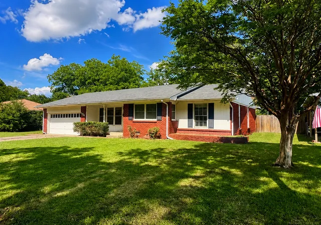 Photo 1 of Single family home for sale at 1736 Tiverton St, Ardmore, OK 73401 | MLS# 2619070 | Listing updated on 2026-09-08