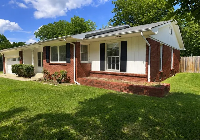 Photo 3 of Single family home for sale at 1736 Tiverton St, Ardmore, OK 73401 | MLS# 2619070 | Listing updated on 2026-09-08