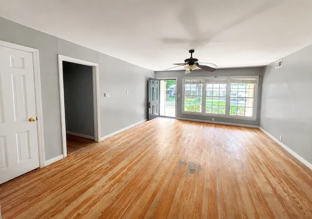 Photo 3 of Single family home for sale at 1736 Tiverton St, Ardmore, OK 73401 | MLS# 2619070 | Listing updated on 2026-09-08
