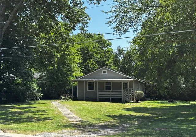 Photo 3 of Sale Pending at 747 S Bluff Ave W, Tahlequah, OK 74464 | MLS# 2619131 | Listing updated on 2026-09-11