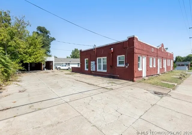 Listing Photo 2 - Condo for sale in building located at 820 S 6th, Ponca City, OK 74601