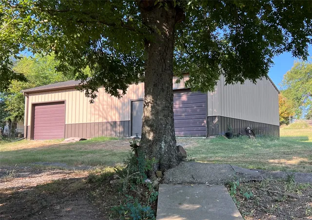 Photo 4 of Single family home for sale at 185 NW 8th Street, Hartshorne, OK 74547 | MLS# 2619269 | Listing updated on 2026-09-11