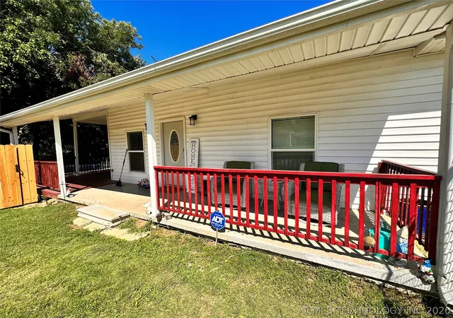 Photo 2 of Single family home for sale at 102 N 3rd Street, Hartshorne, OK 74547 | MLS# 2619315 | Listing updated on 2026-09-02