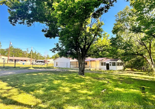 Photo 3 of Single family home for sale at 102 N 3rd Street, Hartshorne, OK 74547 | MLS# 2619315 | Listing updated on 2026-09-02