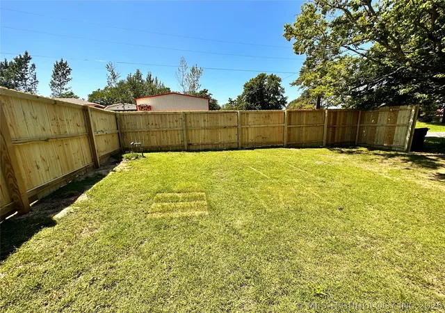 Photo 4 of Single family home for sale at 102 N 3rd Street, Hartshorne, OK 74547 | MLS# 2619315 | Listing updated on 2026-09-02