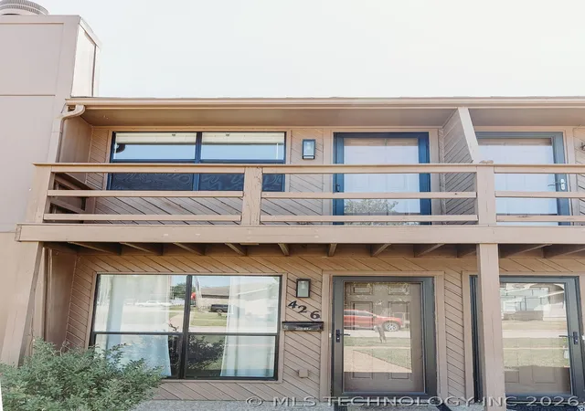 Photo 2 of Townhouse for sale at 426 S Shawnee Ave, Bartlesville, OK 74003 | MLS# 2619229 | Listing updated on 2026-08-29