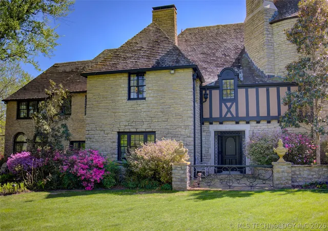 Photo 3 of Mansion for sale at 1550 E 29th Street, Tulsa, OK 74114 | MLS# 2619016 | Listing updated on 2026-09-09