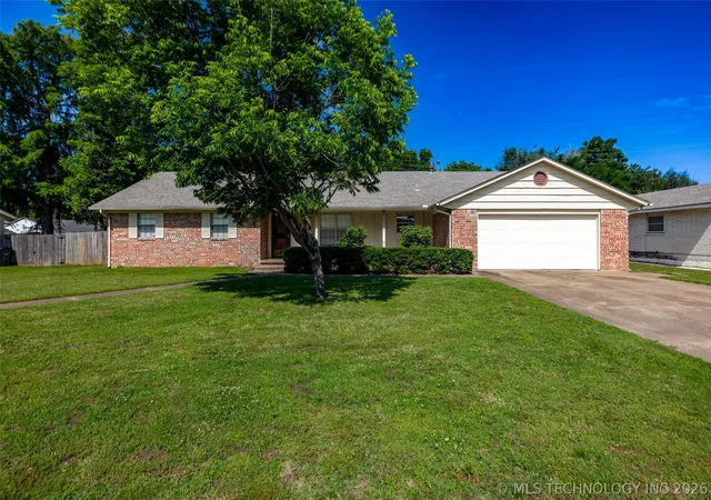 Photo 2 of Sale Pending at 2332 S Nogales Ave, Tulsa, OK 74107 | MLS# 2618521 | Listing updated on 2026-09-02