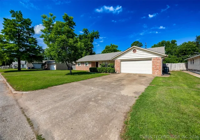 Photo 3 of Sale Pending at 2332 S Nogales Ave, Tulsa, OK 74107 | MLS# 2618521 | Listing updated on 2026-09-02