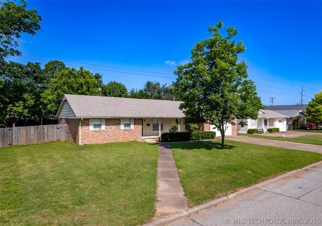 Photo 4 of Sale Pending at 2332 S Nogales Ave, Tulsa, OK 74107 | MLS# 2618521 | Listing updated on 2026-09-02