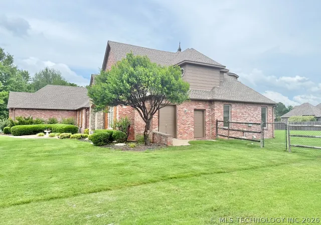 Photo 3 of Sale Pending at 11404 E 132nd Place S, Broken Arrow, OK 74011 | MLS# 2619516 | Listing updated on 2026-08-31