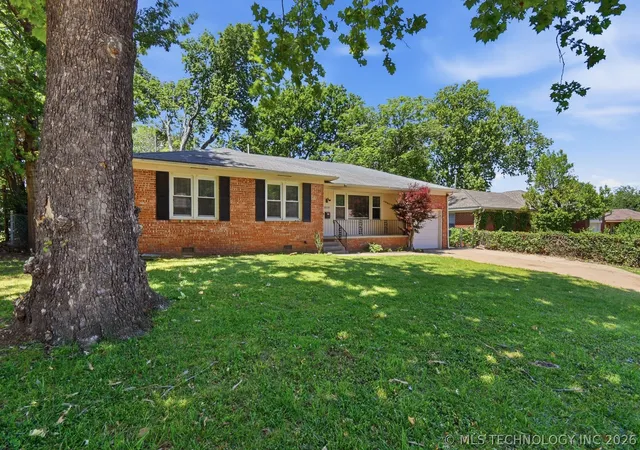 Photo 3 of Sale Pending at 3828 S Indianapolis Ave, Tulsa, OK 74135 | MLS# 2619566 | Listing updated on 2026-08-31
