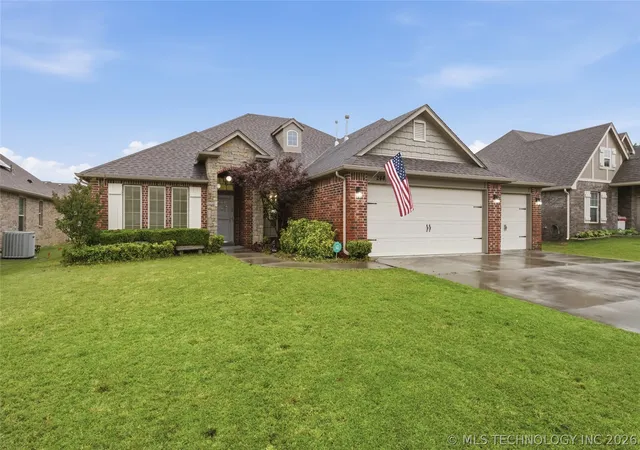 Photo 2 of Sale Pending at 2445 S Oak Ave, Broken Arrow, OK 74012 | MLS# 2619621 | Listing updated on 2026-09-23