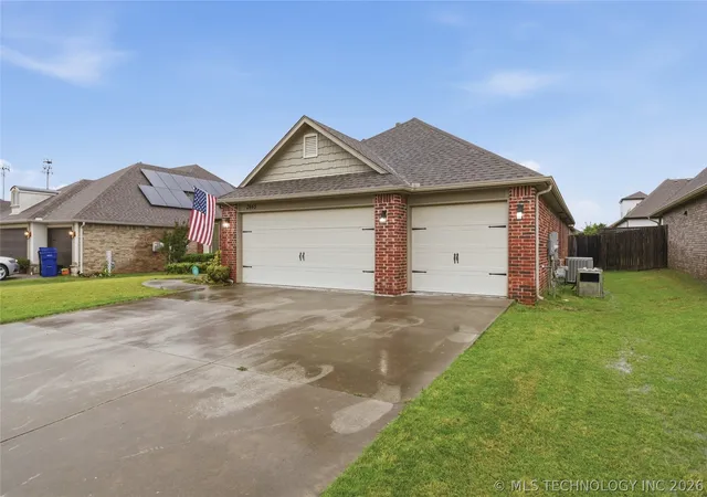 Photo 3 of Sale Pending at 2445 S Oak Ave, Broken Arrow, OK 74012 | MLS# 2619621 | Listing updated on 2026-09-23
