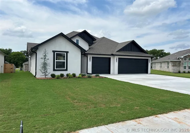 Photo 3 of Sale Pending at 2063 E 129th Place S, Jenks, OK 74037 | MLS# 2619672 | Listing updated on 2026-09-03