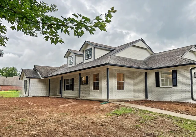 Photo 4 of Single family home for sale at 21083 S Forrest Dr, Tahlequah, OK 74464 | MLS# 2619710 | Listing updated on 2026-09-17