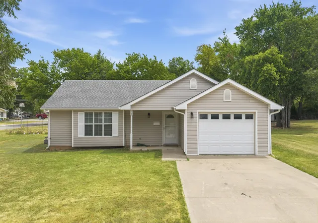 Photo 1 of Single family home for sale at 308 North 4th, Davis, OK 73030 | MLS# 2619719 | Listing updated on 2026-09-23