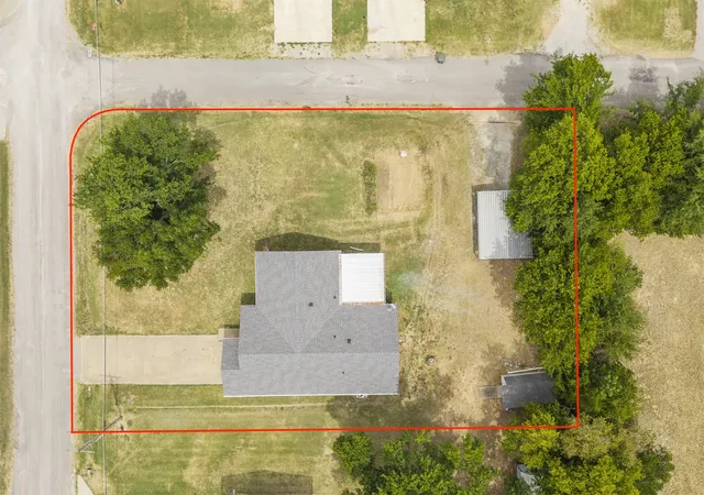 Photo 4 of Single family home for sale at 308 North 4th, Davis, OK 73030 | MLS# 2619719 | Listing updated on 2026-09-23
