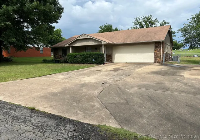 Photo 2 of Sale Pending at 82 S Gladd Rd, Fort Gibson, OK 74434 | MLS# 2618988 | Listing updated on 2026-09-09