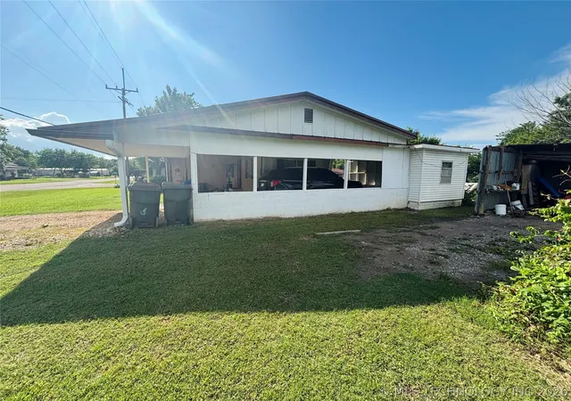 Photo 4 of Manufactured home for sale at 302 SW 2nd Street, Kingston, OK 73439 | MLS# 2619687 | Listing updated on 2026-09-15