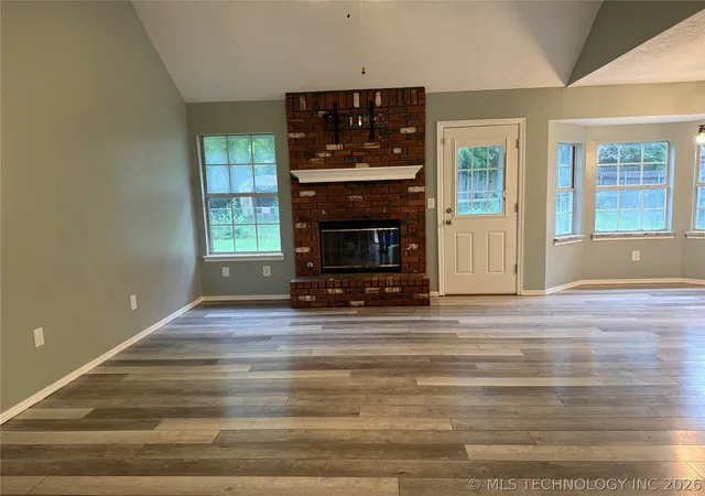 Photo 2 of Single family home for sale at 1116 N Hickory Dr, Broken Arrow, OK 74012 | MLS# 2619525 | Listing updated on 2026-10-06