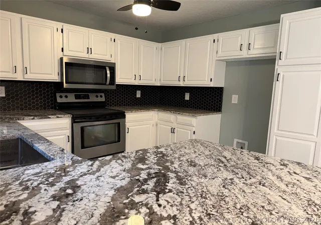 Photo 4 of Single family home for sale at 1116 N Hickory Dr, Broken Arrow, OK 74012 | MLS# 2619525 | Listing updated on 2026-10-06