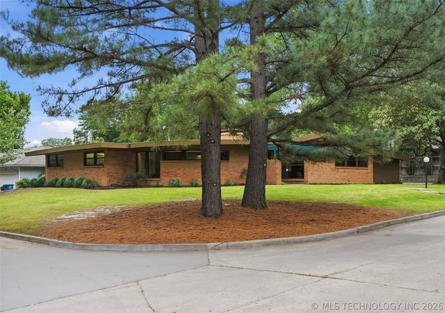 Photo 3 of Single family home for sale at 2850 E 37th Street, Tulsa, OK 74105 | MLS# 2619820 | Listing updated on 2026-09-14