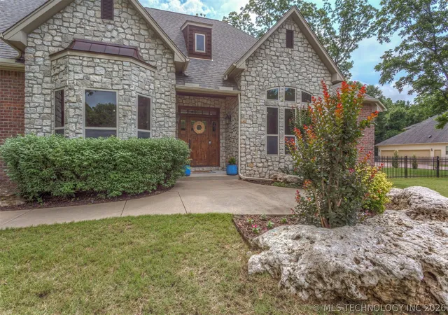 Photo 5 of Single family home for sale at 13711 S 18th Street, Bixby, OK 74008 | MLS# 2619891 | Listing updated on 2026-08-31