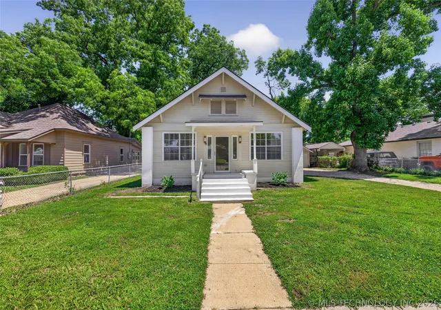 Photo 1 of Sale Pending at 320 E 5th Street, Claremore, OK 74017 | MLS# 2619907 | Listing updated on 2026-09-10