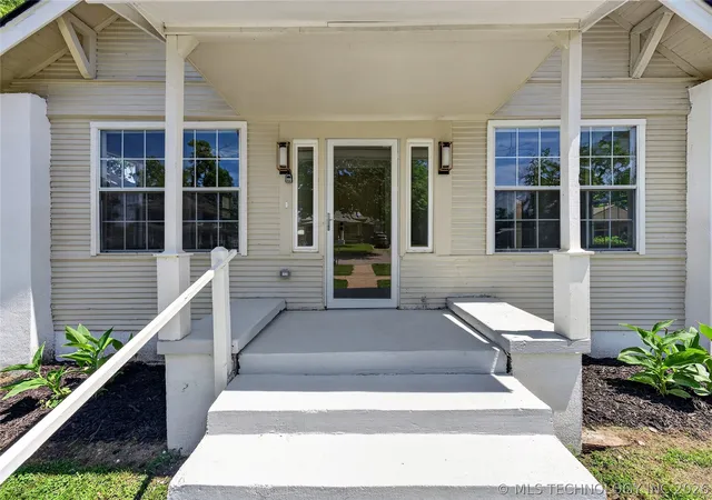Photo 2 of Sale Pending at 320 E 5th Street, Claremore, OK 74017 | MLS# 2619907 | Listing updated on 2026-09-10