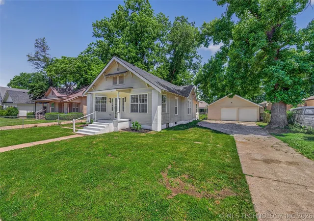 Photo 3 of Sale Pending at 320 E 5th Street, Claremore, OK 74017 | MLS# 2619907 | Listing updated on 2026-09-10