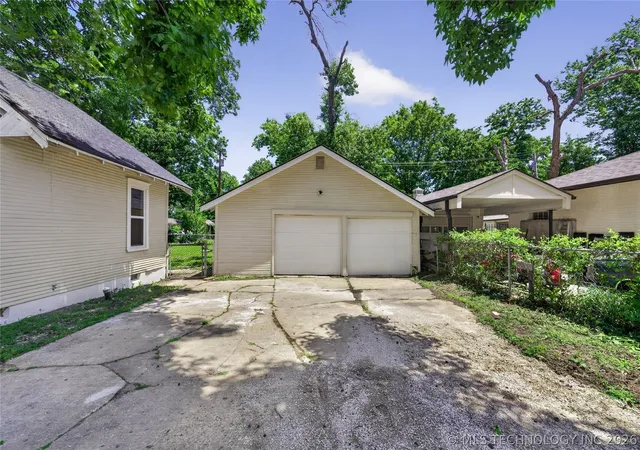 Photo 3 of Sale Pending at 320 E 5th Street, Claremore, OK 74017 | MLS# 2619907 | Listing updated on 2026-09-10