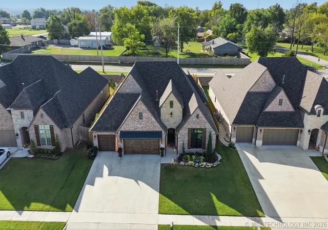 Photo 1 of Sale Pending at 14806 E 77th Street, Owasso, OK 74055 | MLS# 2619990 | Listing updated on 2026-09-25