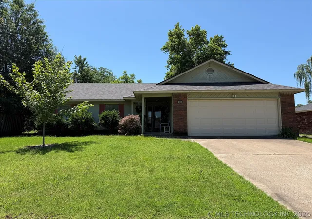 Photo 1 of Sale Pending at 10806 E 100th Street, Owasso, OK 74055 | MLS# 2620097 | Listing updated on 2026-09-08