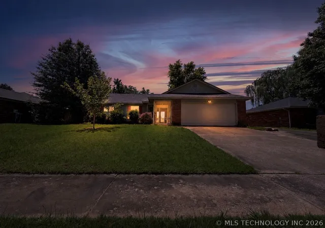 Photo 3 of Sale Pending at 10806 E 100th Street, Owasso, OK 74055 | MLS# 2620097 | Listing updated on 2026-09-08