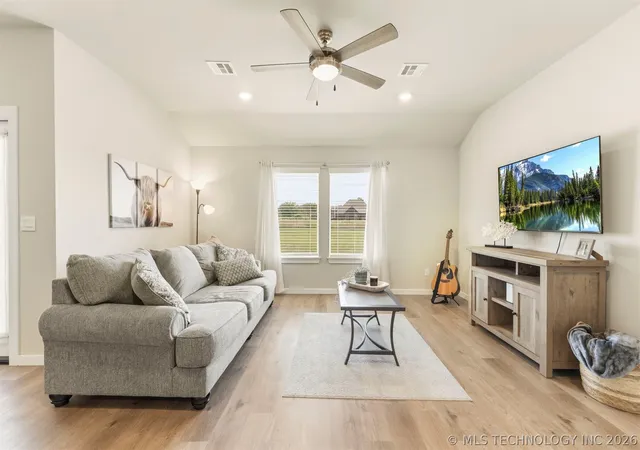 Photo 2 of Single family home for sale at 509 S 85th Street, Broken Arrow, OK 74014 | MLS# 2619993 | Listing updated on 2026-09-14